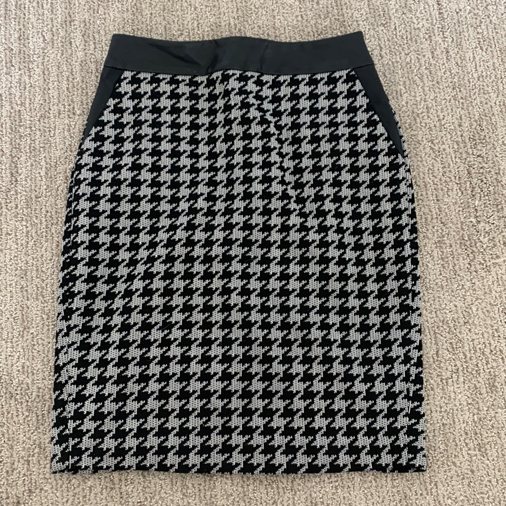 Express leather and patterned pencil skirt